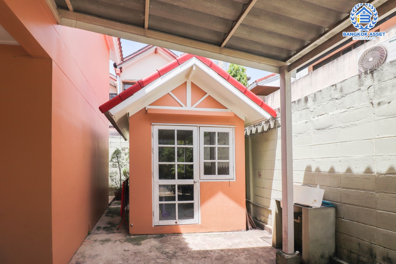 *****บ้านเดี่ยวมือสอง ม.กฤษดานคร แจ้งวัฒนะ หลังใหญ่ เนื้อที่ 55 ตร.ว. ฟังก์ชันจัดเต็ม 4 ห้องนอน 2 ห้องน้ำ จอดรถได้ 2 คัน  บนทำเลศักยภาพ เชื่อมต่อหลายเส้นทาง ใกล้ทางด่วน "แจ้งวัฒนะ", เมืองทองธานี, เซ็นทรัลแจ้งวัฒนะ และรถไฟฟ้าสายสีชมพู "สถานีแจ้งวัฒนะ-ปากเกร็ด 28"